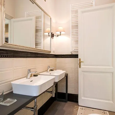 Flat Three Apartman *