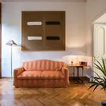 Flat Three * Róma
