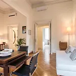 Flat Three * Róma